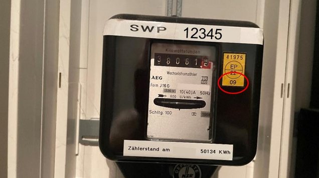 Ein eingebauter Stromzähler des Modells Ferraris